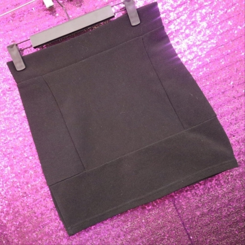 Divided by H&M Black Bodycon Mini Skirt Size 6 Textured Stretch Elastic Waist